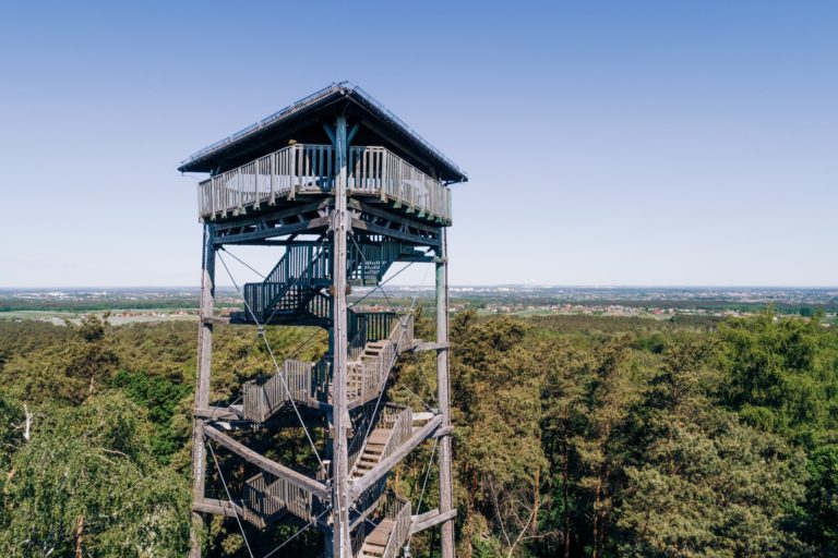 Wieża widokowa na Złotej Górze – metalowa alternatywa dla drewnianej konstrukcji?