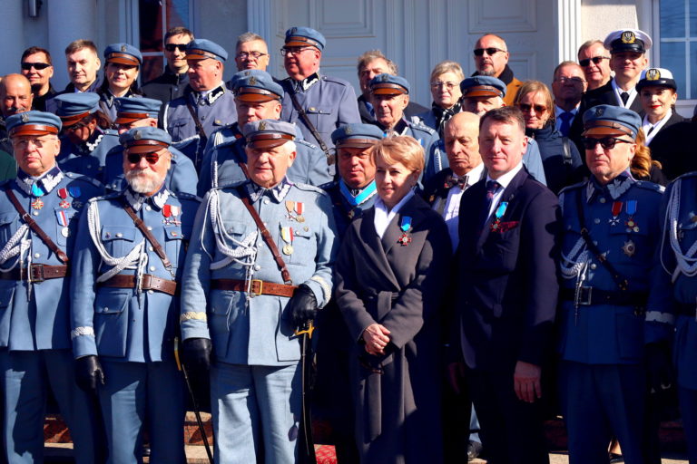 Piłsudczycy uczcili święto św. Józefa odsłonięciem popiersia Marszałka w Lubomyślu