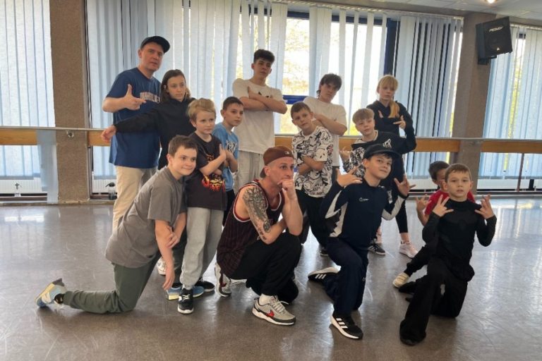 Warsztaty breaking w Koninie – bboy Mumin szkolił młodych tancerzy