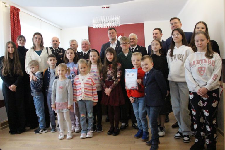 Sukces młodych artystów w Starym Mieście – wyłoniono laureatów etapu gminnego ogólnopolskiego konkursu plastycznego