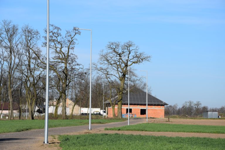 Nowe oświetlenie przy drodze łączącej Kiszewy z Grabowcem
