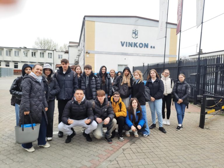 Uczniowie Zespołu Szkół Centrum Kształcenia Ustawicznego w Koninie odwiedzili firmę Vin Kon