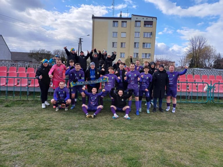 Wilki Wilczyn zwyciężają w meczu z CKS Zbiersk – sześć bramek i historyczny debiut młodego zawodnika