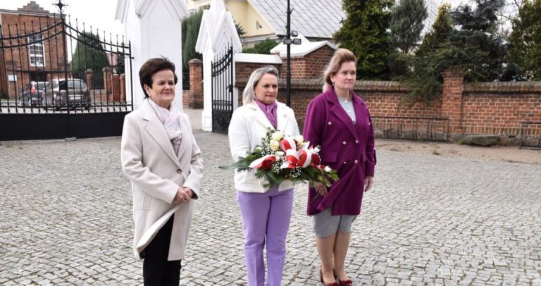 15.rocznica katastrofy smoleńskiej – hołd oddany ofiarom