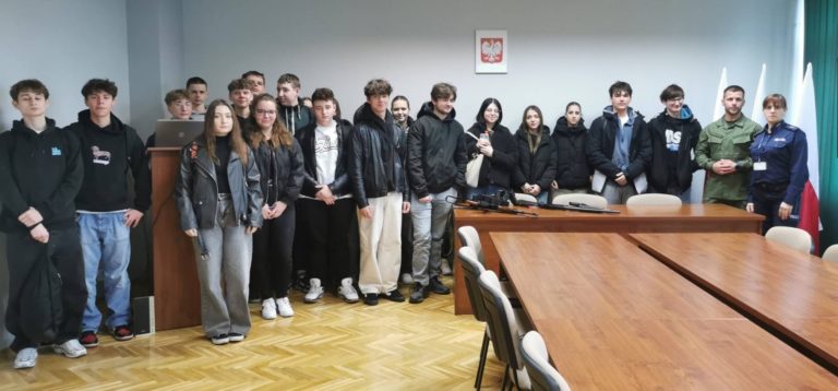 Uczniowie ZSGE z wizytą w Komendzie Miejskiej Policji w Koninie