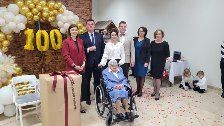 Sto lat pani Anny Osuchowskiej!