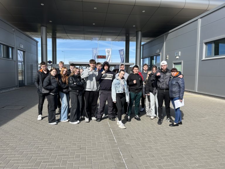 Wycieczka przedmiotowa uczniów technikum logistycznego do Zakładu Volkswagen we Wrześni