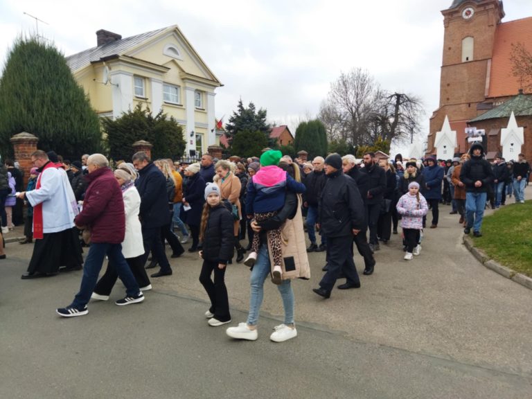 Droga Krzyżowa ulicami Władysławowa