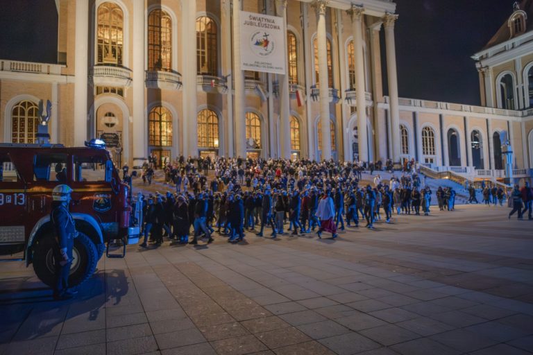 Wigilia Paschalna w Licheniu. Wierni ogłosili światu Zmartwychwstanie Chrystusa