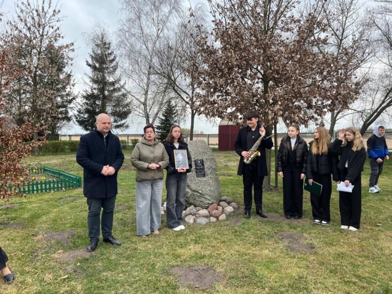 W hołdzie ofiarom zbrodni katyńskiej – uroczystości w Lubstowie