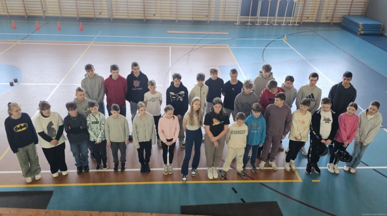 Bezpieczeństwo na drogach w praktyce. Uczniowie rywalizowali w gminnych eliminacjach turnieju BRD