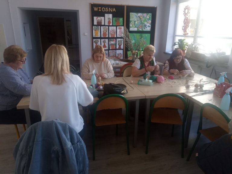 Warsztatowa Biblioteka. Wielkanocne inspiracje w Krzymowie