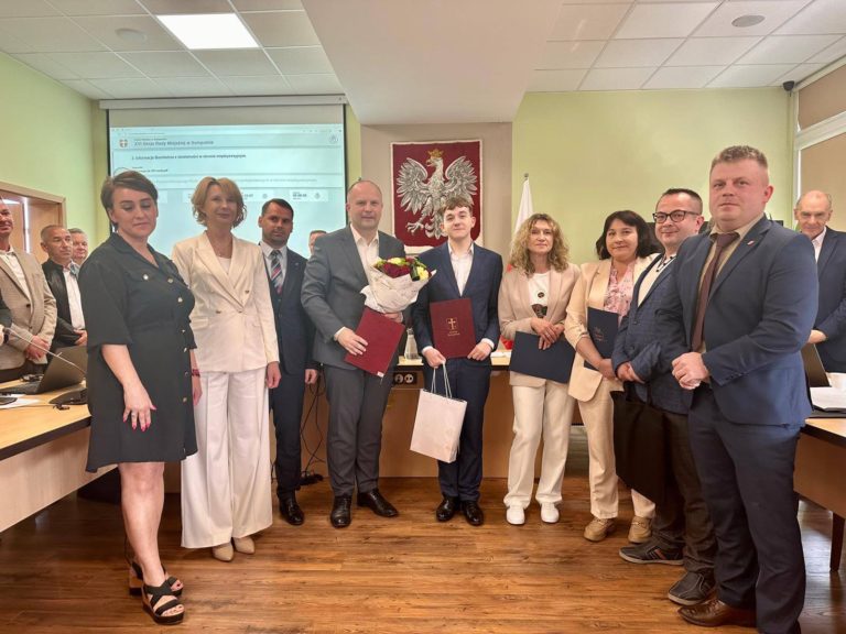 Uhonorowanie Bartosza Barana na sesji Rady Miejskiej w Sompolnie