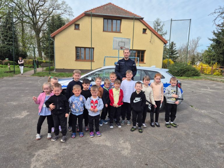 Policjanci z Rychwała edukują najmłodszych o bezpieczeństwie