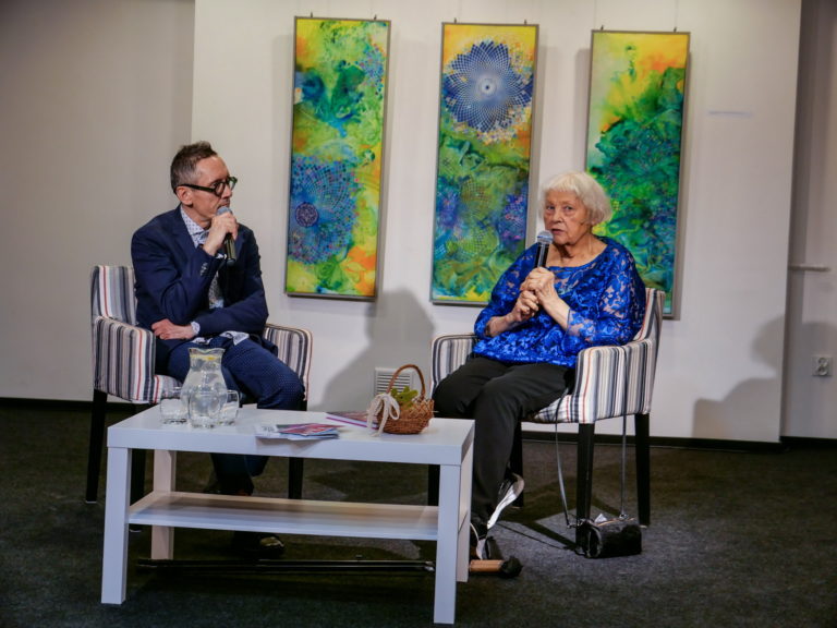 Spotkanie z pisarką Anną Dragan i wernisaż obrazów Joanny Benek