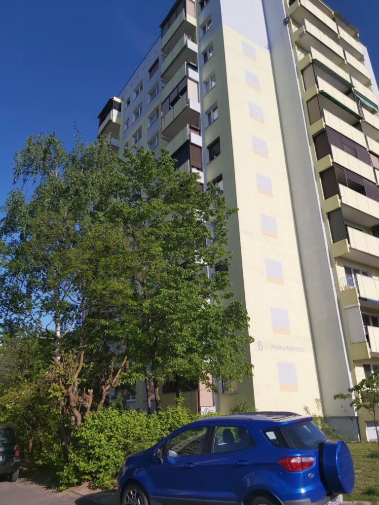 Tragedia na osiedlu Zatorze w Koninie. Nie żyje kobieta i jej dziecko po upadku z 9. piętra