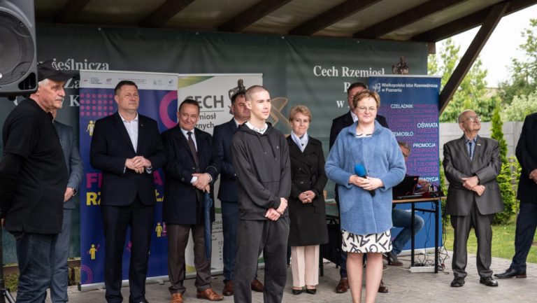 Minister Rozwoju i Technologii Krzysztof Paszyk z wizytą w Rzemieślniczej Szkole Zawodowej w Koninie