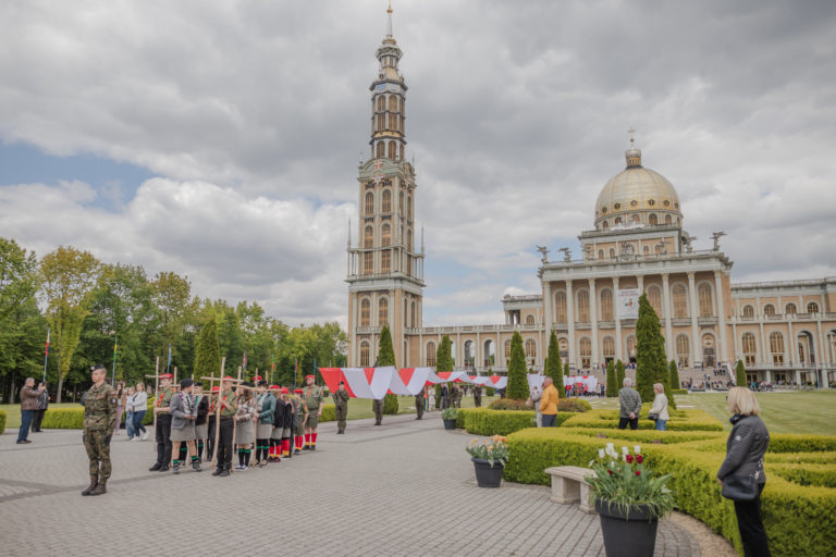 162. rocznica Powstania Styczniowego w Licheniu. Flaga jako symbol jedności pokoleń