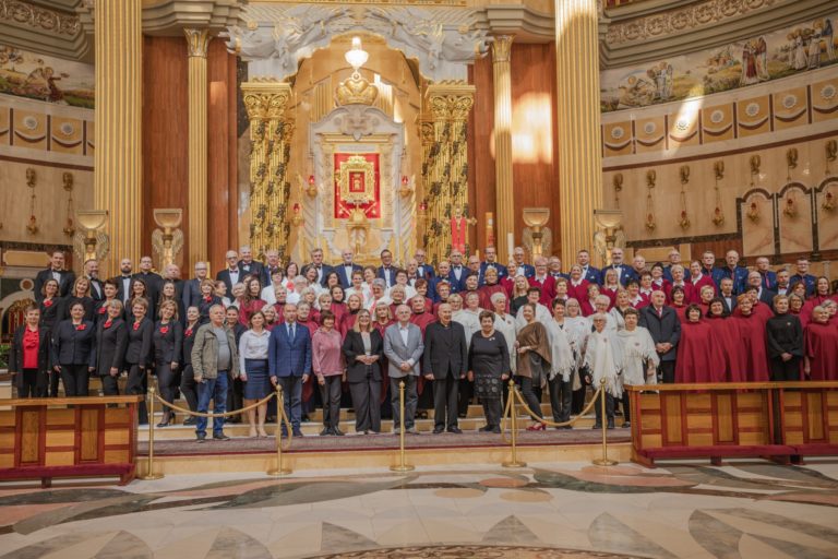 Licheń – duchowa przestrzeń wspólnoty i śpiewu. Tysiące pielgrzymów na modlitwie i koncercie chórów