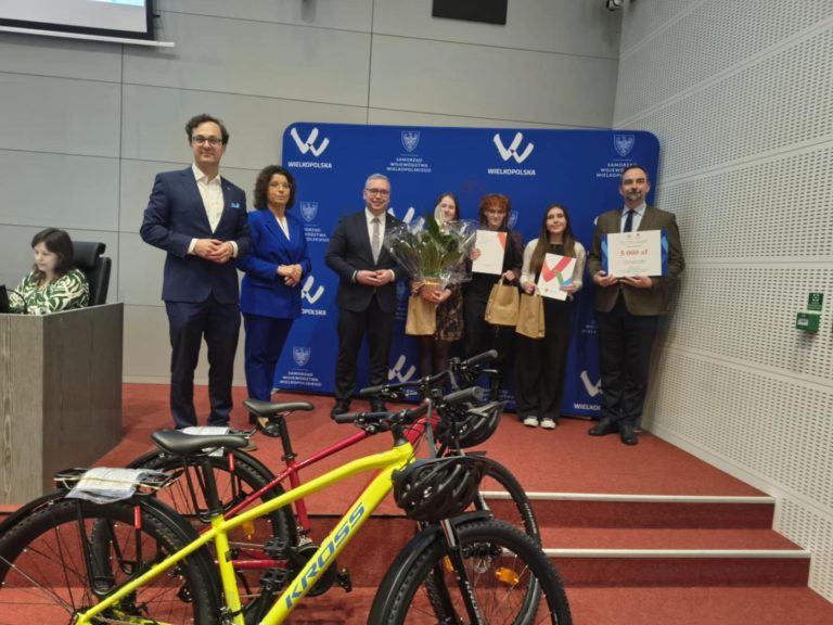 Uczennice III LO w Koninie z główną nagrodą w konkursie „Zielone Przystanki Wielkopolski”