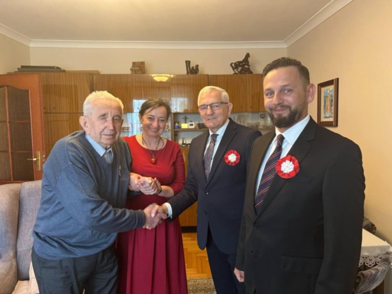 Wręczenie odznaki „Zasłużony dla powiatu konińskiego” Panu Stefanowi Lewandowskiemu