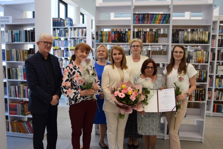 Burmistrz Ewelina Piwońska-Kubiak składa życzenia z okazji Ogólnopolskiego Dnia Bibliotekarza