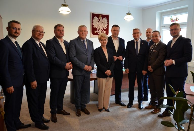 Minister Krzysztof Paszyk z wizytą w Starostwie Powiatowym w Koninie