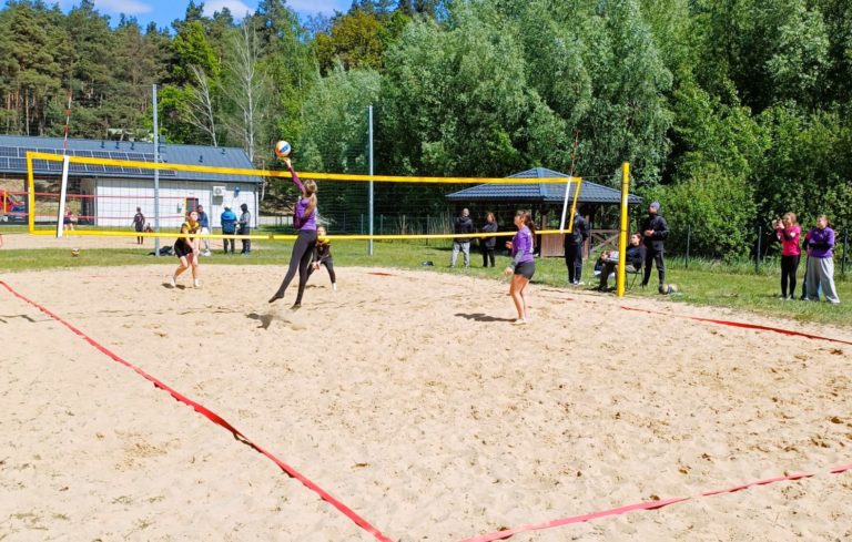 Znamy mistrzynie powiatu w siatkówce plażowej dziewcząt!