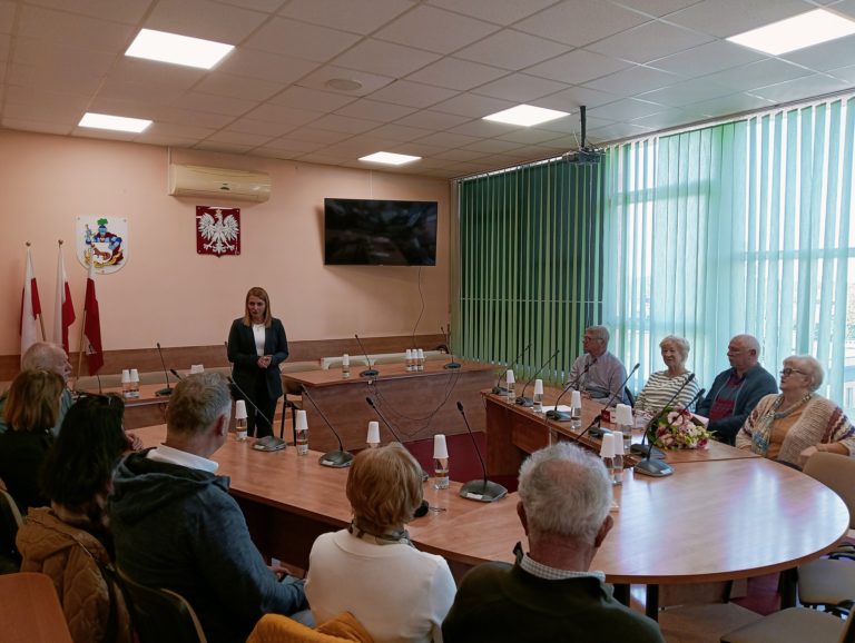 Wizyta słuchaczy Uniwersytetu Trzeciego Wieku z Turku w Tuliszkowie – spotkanie z historią, kulturą i lokalną aktywnością