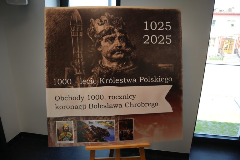 ŚREDNIOWIECZNE REKWIZYTY I KSIĄŻKI W KRZYMOWIE
