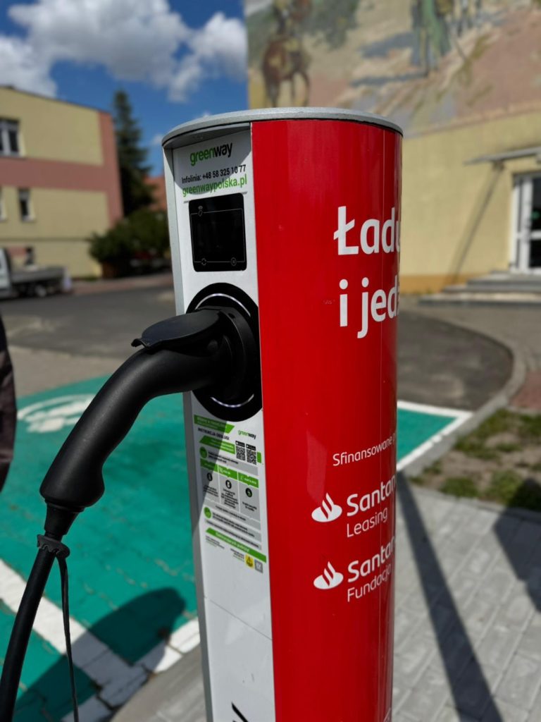 W Kleczewie działa pierwsza stacja ładowania samochodów elektrycznych
