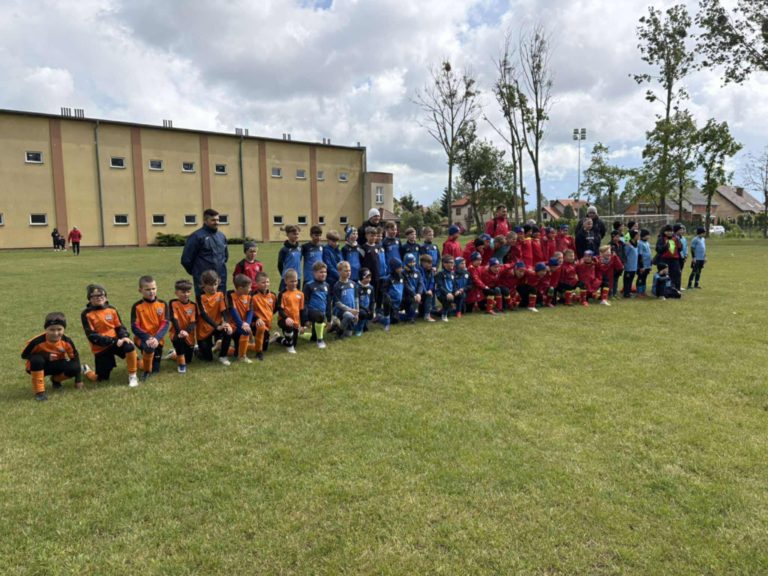 Młodzi piłkarze z rocznika 2016 APR Konin z kolejnym udanym występem w lidze WZPN E2