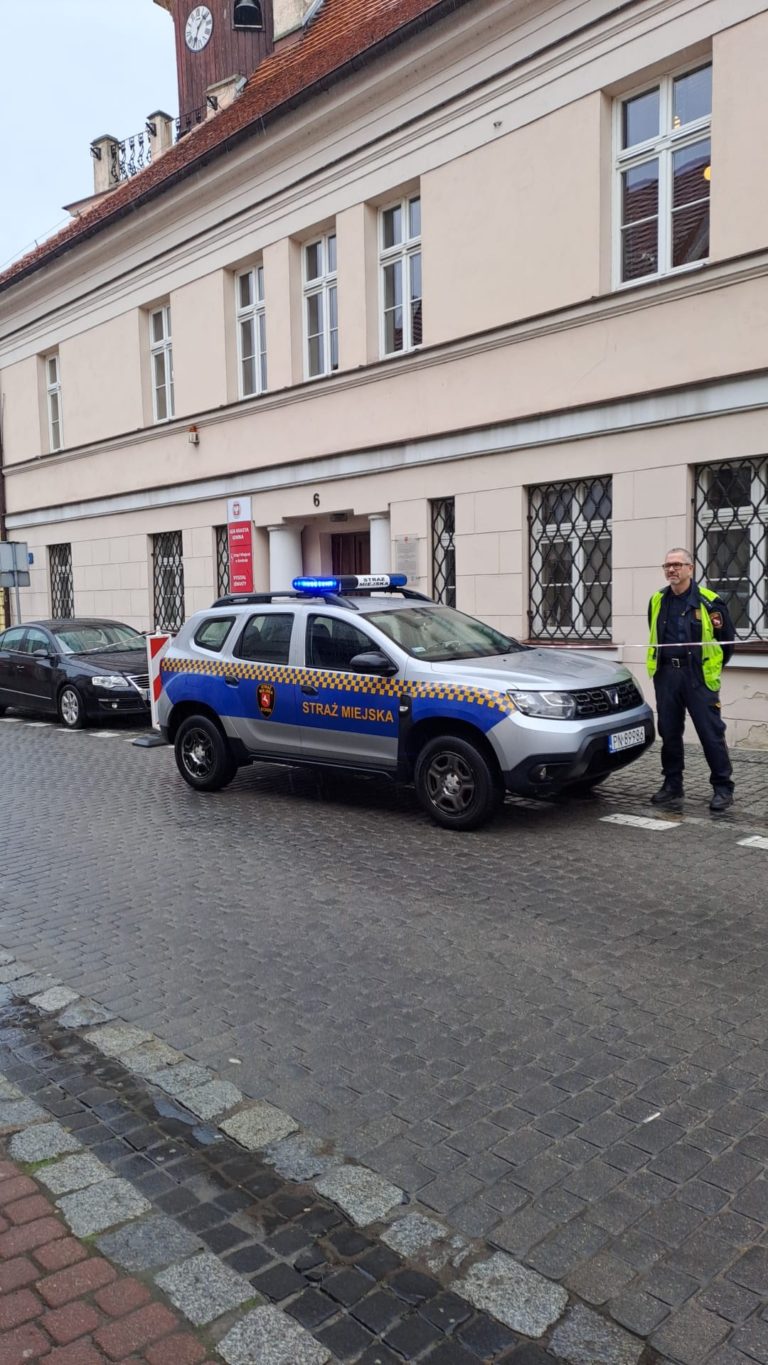 Straż Miejska w Koninie przypomina o ciszy wyborczej i zapewnia bezpieczeństwo przy lokalach wyborczych