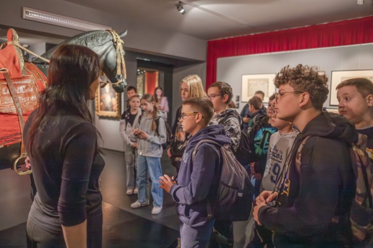 Lekcja historii i emocji. Uczniowie z Kawnic wzięli udział w zajęciach muzealnych w Licheniu