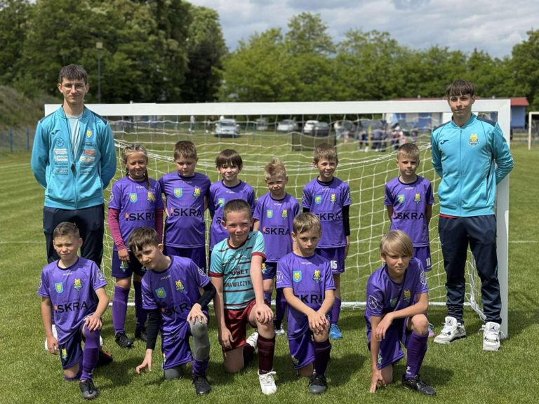 Żaki Starsze Wilków Wilczyn rywalizowały w Mąkolnie