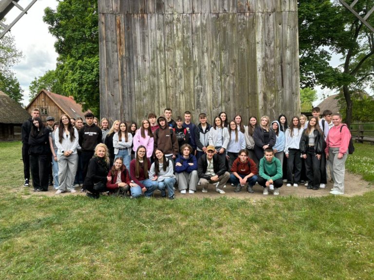 Edukacyjna wyprawa uczniów „Kopernika” do Torunia: chemia, historia i inspiracja nauką