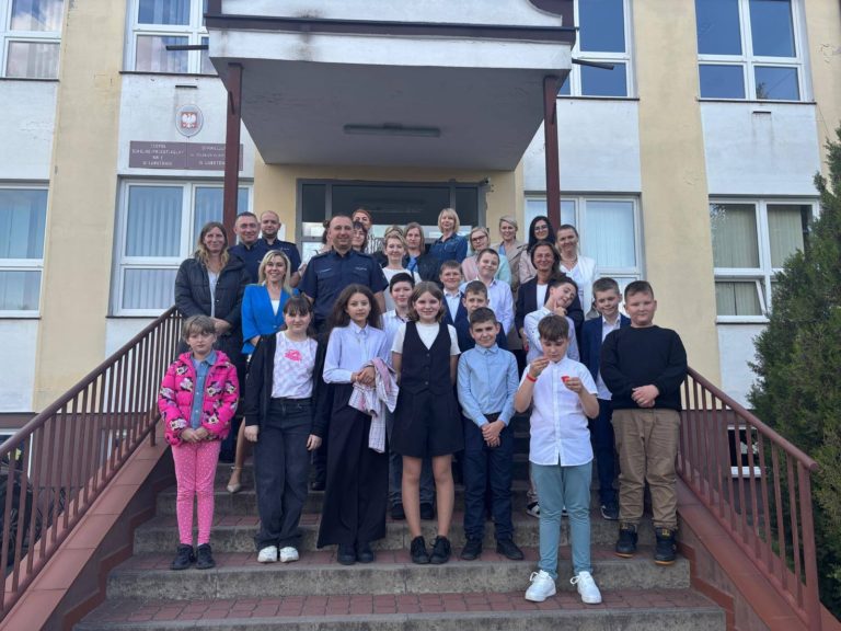 Policjanci z Sompolna wspierają profilaktykę wśród uczniów klasy czwartej