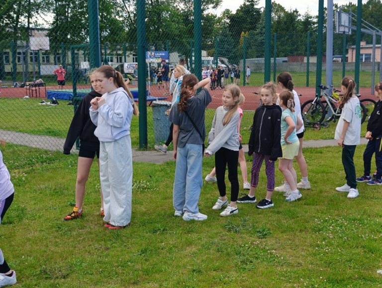 Czwartki Lekkoatletyczne we Władysławowie. Młodzież rywalizowała na bieżni i skoczni