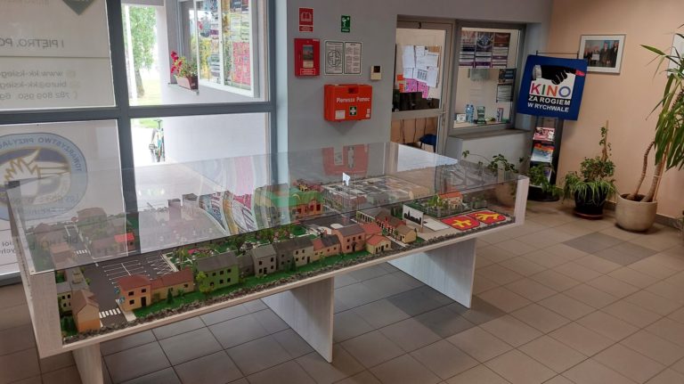 Miniaturowy Rynek Rychwała – wyjątkowa makieta autorstwa ŚDS w Rozalinie