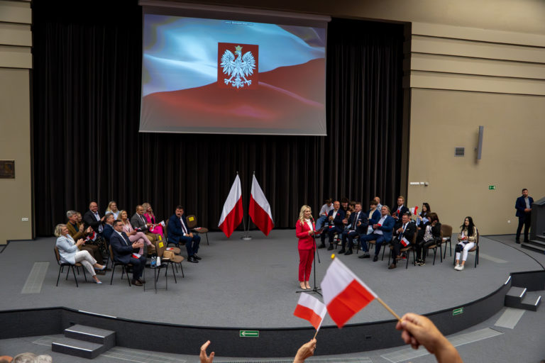 Mateusz Morawiecki w Koninie: krytyka rządu, poparcie dla Karola Nawrockiego i zapowiedź zmian dla regionu