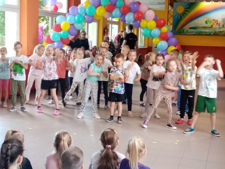 Radość i zabawa na festynie z okazji Dnia Dziecka w Przedszkolu nr 31 „Pod Tęczą”