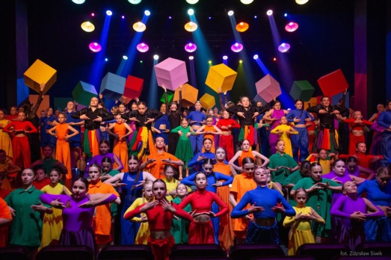 „Złodziej kolorów” porwał publiczność. Widowisko TOP DANCE z mocnym finałem i przesłaniem