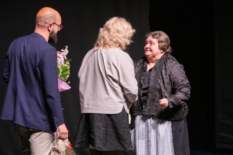 Śląska Hanka wzruszyła widzów w Koninie. Poruszający monodram Grażyny Bułki na scenie Konińskiego Centrum Kultury