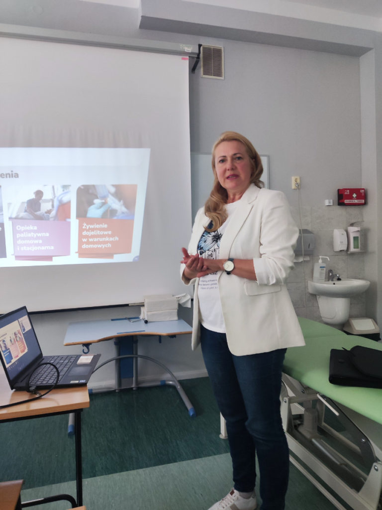 Zainteresowanie specjalistyczną opieką rośnie – szkolenie o wentylacji mechanicznej przyciągnęło studentów pielęgniarstwa