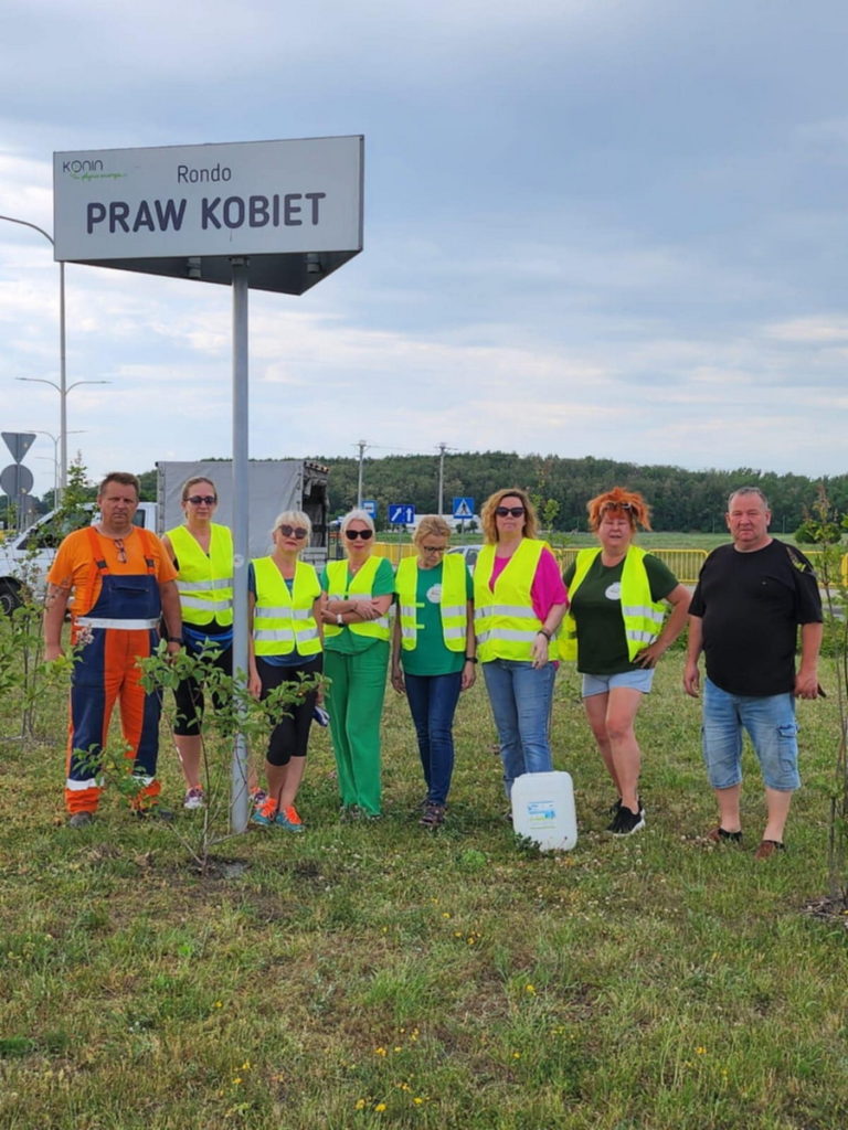 Hortensje ozdobiły Rondo Praw Kobiet w Koninie