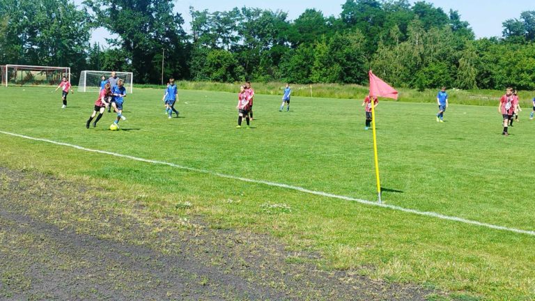 Młodzicy GKS Piast Grodziec zakończyli sezon na podium. Ambitna walka i piękny gest dla kolegi