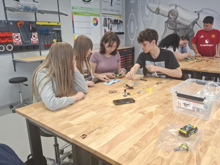 Uczniowie ZS CKU w Koninie z wizytą w Akademii Nauk Stosowanych