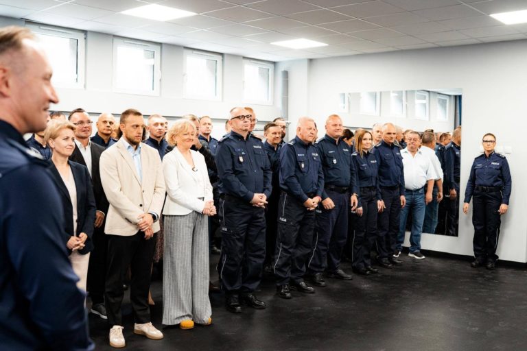 W hołdzie podinsp. Wojciechowi Malczakowi. Uroczyste otwarcie sali sportowej przy Komendzie Miejskiej Policji w Koninie