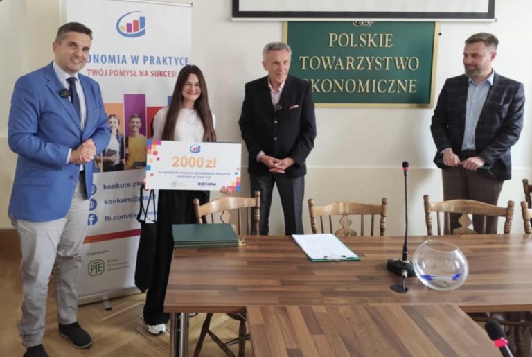 Uczennica z Konina wśród laureatów ogólnopolskiego konkursu „Ekonomia w praktyce – Twój pomysł na sukces”