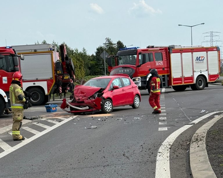 Zdarzenie drogowe w Lubomyślu. Zablokowany kierunek na Bydgoszcz